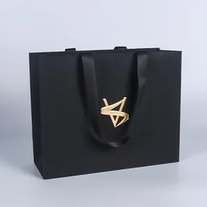 Wholesale Luxury Classic White Card Gold Hot Stamping Logo Paper Bags Custom Printing Paper Bag For Clothes and Boutiques