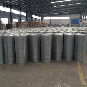 Malla <span class=keywords><strong>de</strong></span> alambre <span class=keywords><strong>de</strong></span> hierro <span class=keywords><strong>de</strong></span> bajo carbono plateada <span class=keywords><strong>de</strong></span> 2.5mm con orificios cuadrados soldados para jaulas <span class=keywords><strong>de</strong></span> pájaros, con servicio <span class=keywords><strong>de</strong></span> corte y soldadura, para proteger plántulas y gallineros - Product Image 3