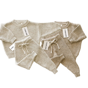 Abbigliamento Invernale per Bambini Personalizzato all'Ingrosso, Set di <span class=keywords><strong>Vestiti</strong></span> Morbidi per Neonati e Bambini, Completi in Cotone a Costine con Volant - Product Image 1