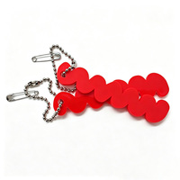 Accessoires suspendus en PVC 2D écologiques personnalisés avec chaînes de perles et épingles pour la décoration de chapeaux et de vêtements