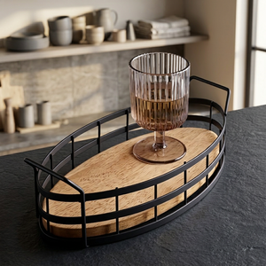 Table basse rustique vintage en bois de style ferme moderne avec plateau décoratif ovale en bois et cadre métallique avec poignées - Product Image 3