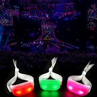Bracelet LED en plastique personnalisé avec logo, à piles, télécommande DMX, activé par le son et le mouvement, pour les fêtes et les concerts