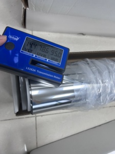 <span class=keywords><strong>Film</strong></span> adhésif en PET Artisan A-S05 effet miroir argenté, vision unidirectionnelle, épaisseur <span class=keywords><strong>2</strong></span> mil, anti-explosion, isolation thermique, confidentialité - Product Image 1