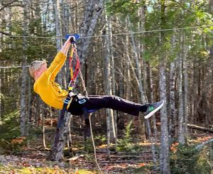 Siège de balançoire en bois CTSC <span class=keywords><strong>avec</strong></span> corde suspendue et fonction de <span class=keywords><strong>tyrolienne</strong></span> pour l'aventure en plein air et le plaisir familial, incluant protège-jambes - Sécurité sportive - Product Image 4