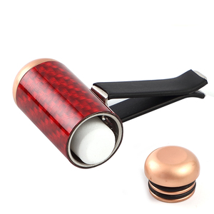 Diffuseur de parfum de luxe pour voiture avec clip de ventilation en fibre de carbone rechargeable, impression de logo sur boîte cadeau magnétique haut de gamme - Product Image 4