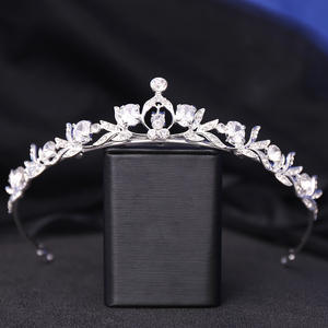 NianCan Tiaras y Coronas de Cristal <span class=keywords><strong>para</strong></span> Novia, Reina, Princesa, Diademas, Coronas <span class=keywords><strong>para</strong></span> Pastel de Cumpleaños, Fiesta de Graduación y Concurso de Belleza - Product Image 3