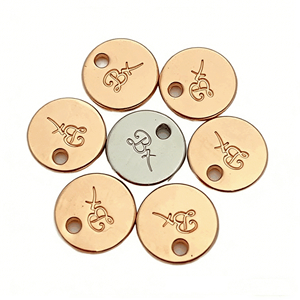 Étiquettes métalliques rondes en cuir pour vêtements de sport, badges personnalisés gravés, emblèmes sur mesure - Product Image 1