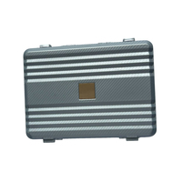 Étui d'équipement en PC texturé carbone personnalisé de luxe avec cadre en aluminium, doublure en velours doux, antichoc pour instrument de précision