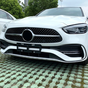 ชุดแต่งกระจังหน้า Mercedes-Benz C-Class W206 รุ่นปี 2022+  วัสดุ ABS ลายคาร์บอนไฟเบอร์ สีดำเงาเคลือบเงิน - Product Image 1