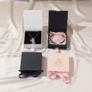 Caja de Joyería en Forma de Libro, con Cinta, para Anillos y Collares, con Logotipo Personalizado, Producto Nuevo en Venta - Product Image 1