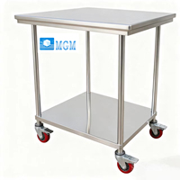 Tables de préparation de pizzas triples en acier inoxydable pour cuisine de restaurant commerciale, équipées de roues pour un déplacement facile
