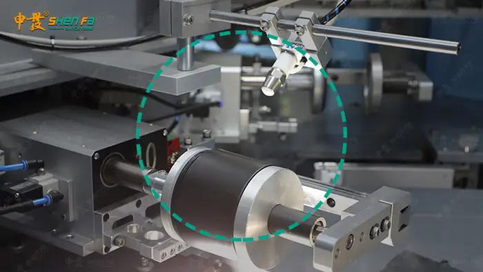 Πλήρης αυτόματη μηχανή εκτύπωσης οθόνης μεταξιού 3 χρωμάτων υψηλής ακρίβειας για τα μπουκάλια πηκτωμάτων βάζων κρέμας
