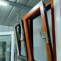 Debido a la baja necesidad de mantenimiento y la alta durabilidad de nuestras ventanas abatibles de aluminio, ideales para hogares ocupados.