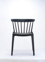 Chaises élégantes en plastique dans les cafés français chaise en plastique idéale pour la salle à manger en plein air