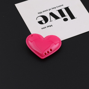 Colgante de acrílico con forma de corazón, dije de resina plástica para bricolaje, accesorios de joyería para collares y bolsos, colores aleatorios - Product Image 3