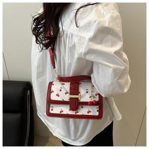 Bolso de Mano Moderno y Bonito con Estampado de Cerezas, Bolsos Cruzados de Piel Sintética para Mujer con Colgante de Cereza - Product Image 4