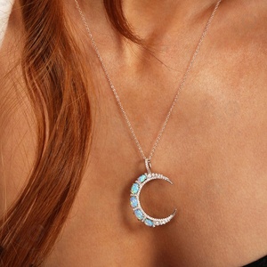 Collar con colgante de luna de piedra de ópalo azul chapado en oro Gemnel para mujer - Product Image 3