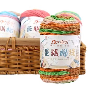 Hilo de algodón teñido por segmentos Rainbow Cotton Milk, para bufandas tejidas a mano, mantas y cojines, con efecto degradado y forma de pastel. - Product Image 6