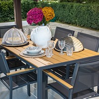 Meubles de jardin Finch Table à manger d'extérieur de qualité commerciale avec lattes en faux teck et cadre en métal