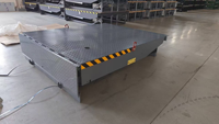 Niveleur de quai hydraulique industriel, rampe de chargement et de déchargement, plateforme en acier avec bande antidérapante pour la logistique d'usine
