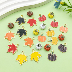 Colgante de calabaza y hoja de arce de dibujos animados, aleación de zinc, accesorios de joyería DIY para hacer pulseras y pendientes de Acción de Gracias - Product Image 4
