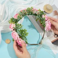 Accessoire de cérémonie nuptiale : Collier couronne de fleurs artificielles roses pour chiots, avec feuillage de roses réalistes et ruban réglable