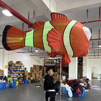 Grand ballon publicitaire gonflable en forme de poisson tropical en tissu Oxford avec lumière LED et taille personnalisée pour défilé et spectacle