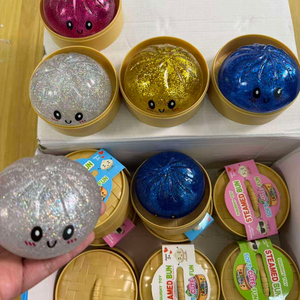 ของเล่นบีบตุ๊กตาซาลาเปาแบบมีกลิตเตอร์ TPR มอลโทส ของเล่นนุ่มนิ่ม บีบแล้วคืนตัวช้า ของเล่นคลายเครียด ของเล่นเสริมพัฒนาการ 14+ ปีขึ้นไป สำหรับทุกเพศ 2026 รุ่นใหม่ - Product Image 1