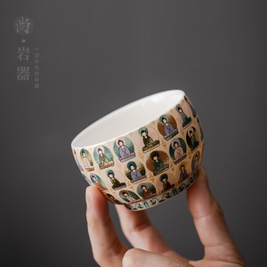 ถ้วยชาพอร์ซเลนทรงกลมแบบกดด้วยมือสไตล์ตุนหวง สำหรับชิมชาคุนฟู ลายพระอรหันต์ ผลิตที่เต๋อฮวา - Product Image 4