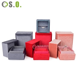 Boîte à bagues de mariage en velours de luxe Boîte à bijoux avec couvercle et base Emballage de boîtes à bijoux de qualité supérieure pour colliers et pendentifs - Product Image 3