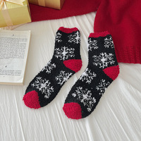 Chaussettes de nuit confortables en polaire corail rouge pour femme, longueur ras du cou, pour l'automne et l'hiver, chaudes, respirantes, avec motif, idéales pour les bottes de neige
