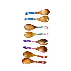 Ensemble de 2 cuillères en bois naturel avec manches colorées, ustensiles artisanaux légers, fabriqués au Vietnam - Product Image 1