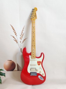 Guitare électrique Bullfighter D-120 Candy Red HSS, corps en peuplier, manche en érable canadien, trémolo - Product Image 1