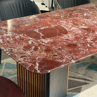 Dalles polies en marbre Rosso Levanto rouge foncé avec veines blanches pour carrelages intérieurs, plans de travail, escaliers dans les villas et les appartements