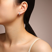 Boucles d'oreilles créoles larges en argent sterling 925 avec moissanite pour femme, serties micro-pavé, diamants moissanite, boucles d'oreilles huggie éternité