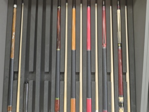 <span class=keywords><strong>Queue</strong></span> <span class=keywords><strong>de</strong></span> <span class=keywords><strong>billard</strong></span> <span class=keywords><strong>de</strong></span> snooker en bois <span class=keywords><strong>de</strong></span> frêne blanc <span class=keywords><strong>de</strong></span> 147 cm avec poignée en cuir véritable <span class=keywords><strong>de</strong></span> haute qualité, avec rallonge, vente chaude - Product Image 1