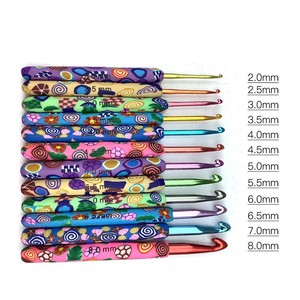 Lot de 12 crochets à crochet en argile polymère à motifs de dessins animés colorés, aiguilles en aluminium à long manche souple pour la poterie, tricot de pulls DIY - Product Image 3