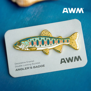 Badge en métal AWM Trout, épinglette en émail, badge de pêcheur, décoratif pour la pêche - Product Image 1