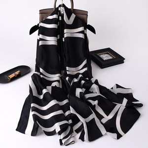 Sciarpe e <span class=keywords><strong>foulard</strong></span> da donna in <span class=keywords><strong>seta</strong></span> di lusso, grandi e lunghe, con stampa a lettere, ideali come hijab - Product Image 1