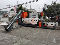 Machine de recyclage de bouteilles en plastique à production de 500 kg/h, granulateur de plastique pour le recyclage inversé des petites bouteilles, idéale pour les bouteilles en plastique de rue