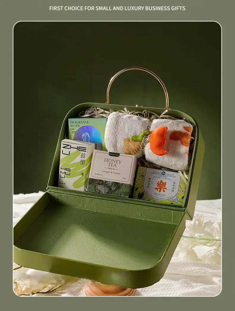 בעבודת יד ירוק PU עור חתונה צעצוע ממתקים אריזת מתנה עסקית קופסאות קשיחות טיפוח עור קופסא נייר מזוודה הבלטות הטבעה