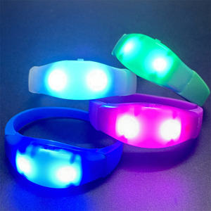 Pulseras intermitentes iluminadas con logotipo personalizado <span class=keywords><strong>en</strong></span> varios colores para ocasiones de Acción de Gracias de graduación de Ramadán - Product Image 3