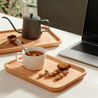 Plateau rectangulaire en bois naturel gravé moderne et plateau à thé durable pour la décoration de table de fête