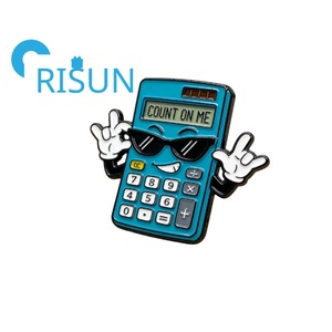 Broches en émail personnalisées pour filles, calculatrice mathématique, broches en métal, calculatrice scientifique, calcul, clavier numérique, badge en émail - Product Image 4