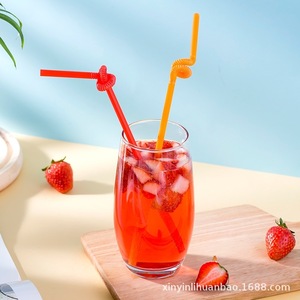 Pailles décoratives en plastique PP jetables colorées en forme de cœur pour boissons et jus, idéales pour les fêtes, 26x0,6 cm, 100 pièces par paquet - Product Image 3
