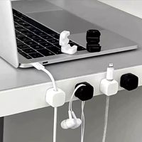 Tendance du moment : Clips magnétiques adhésifs en plastique robustes pour câbles, supports de cordons pour la maison, le bureau, la voiture, le bureau de nuit