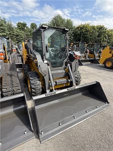 Mini-chargeuse compacte Xc7-Sr10 pour travaux en espace restreint à usage agricole, conception compacte, levage de godets puissant et mouvement stable - Product Image 5