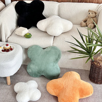 Nordique Ins Style couleur unie petite fourrure de lapin trèfle à quatre feuilles jeter oreiller Simple décoration de la maison épaissie en peluche canapé coussin