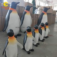 Grande sculpture de pingouin en fibre de verre pour vitrines, statues d'animaux en fibre de verre