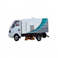 Camion balayeuse routière à essence 4x2 personnalisé avec ensemble supérieur de balayage complet et châssis mini pour l'assainissement